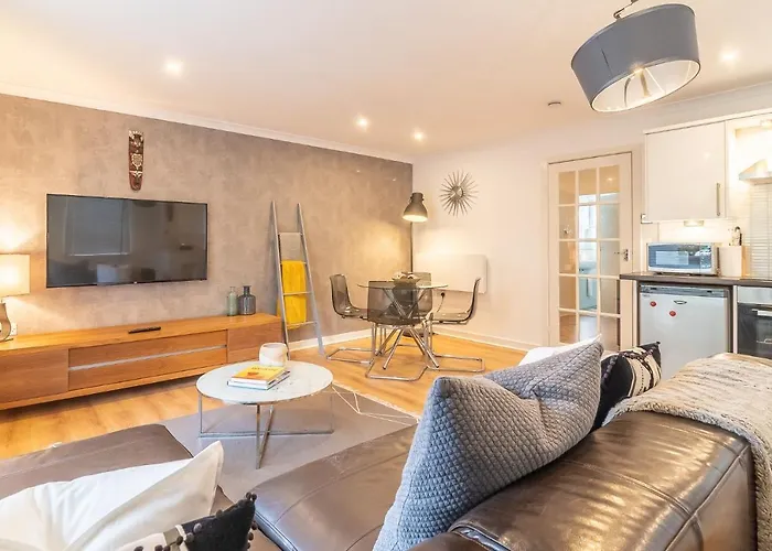 Merchant City Glasgow Green Apartment With Parking